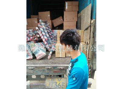 點擊查看詳細(xì)信息<br>標(biāo)題：華友機(jī)械發(fā)貨現(xiàn)場 閱讀次數(shù)：9000